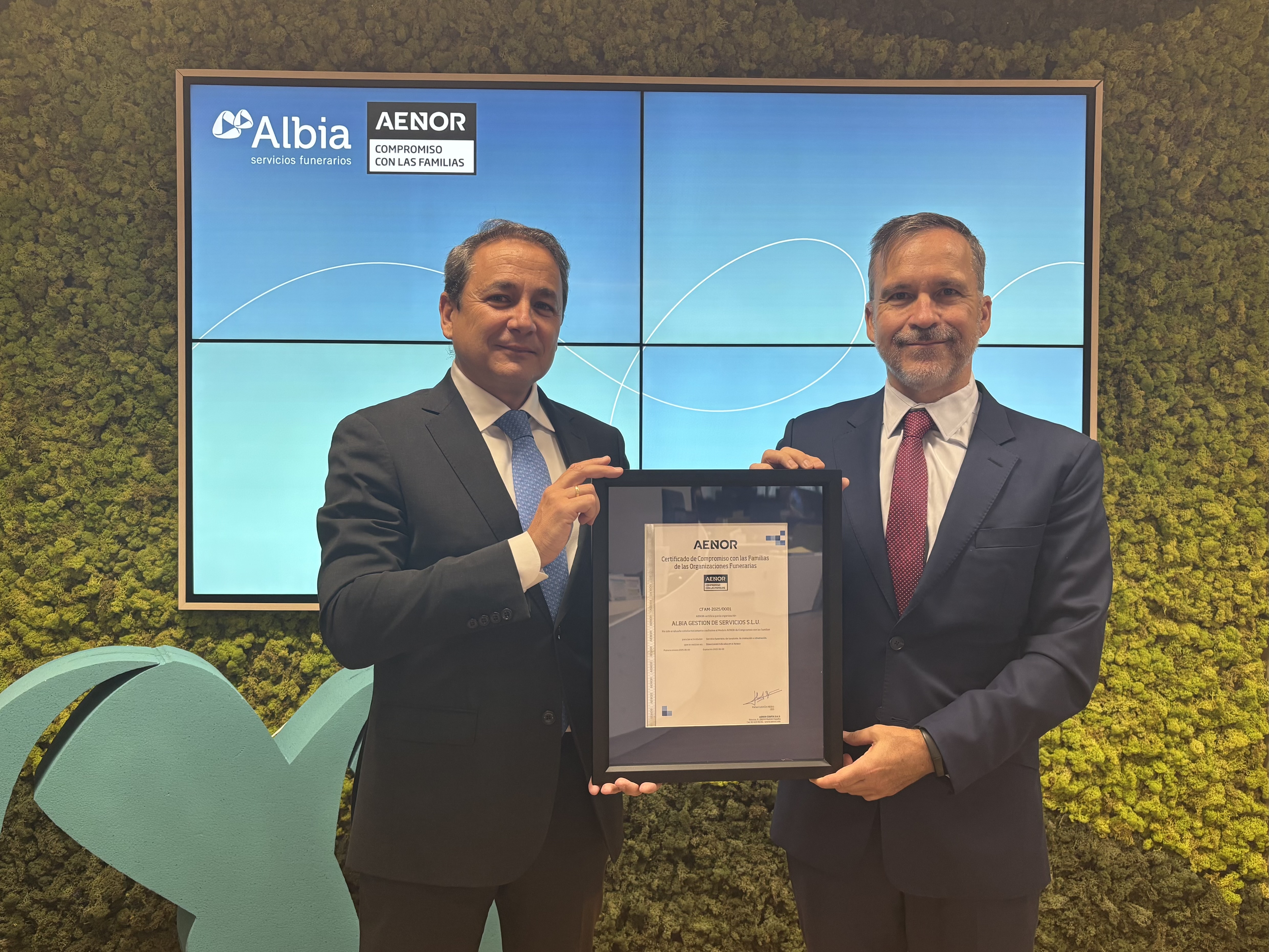 De izquierda a derecha: Daniel Palacios, director general de Grupo Albia, y Rafael García Meiro, CEO de AENOR.