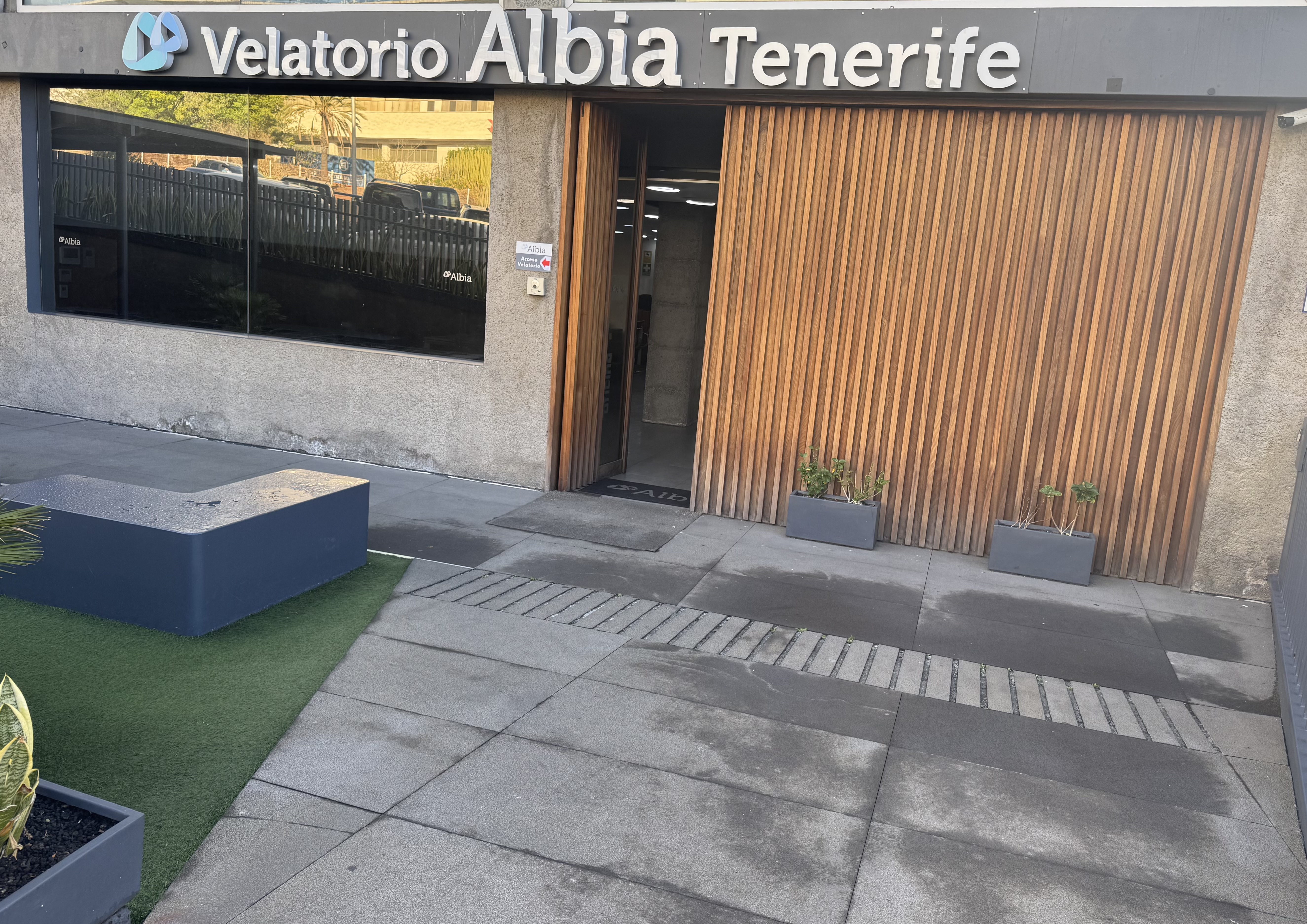 ALT + ALBIA TENERIFE VELATORIO FACHADA 1