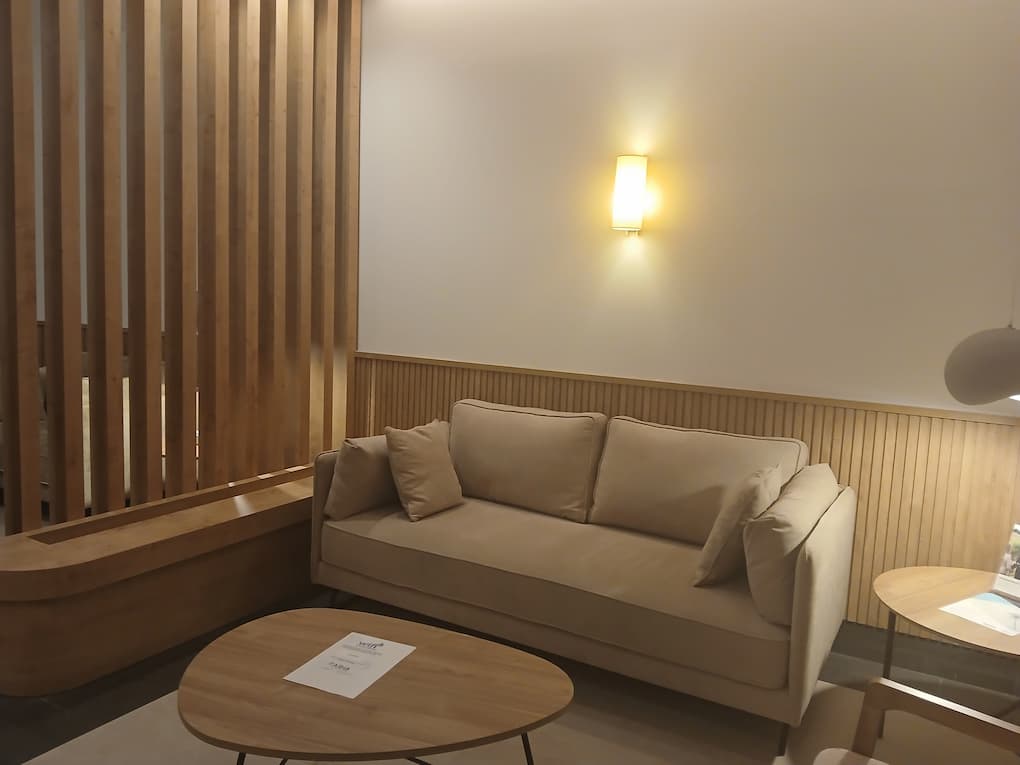 Tanatorio Móstoles sala con sofá