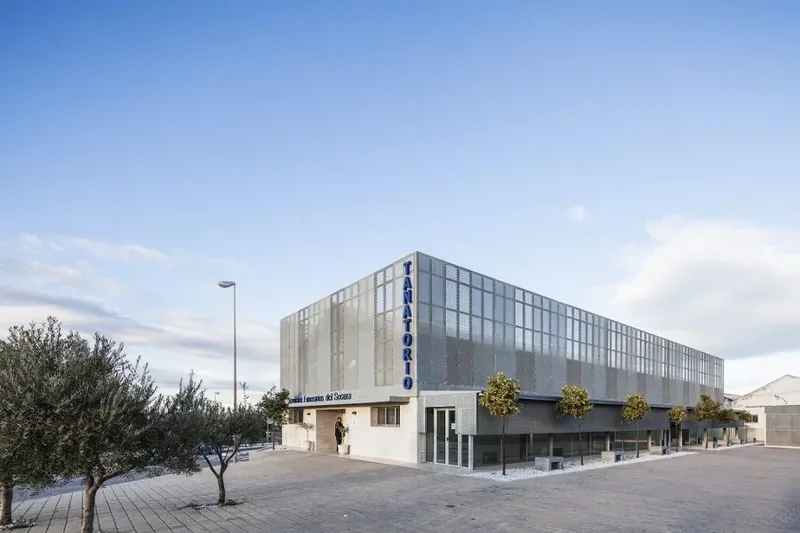 Zona exterior de Tanatorio en Villafranca del Penedés