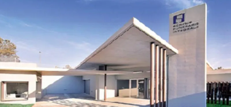 Fachada y acceso de Tanatorio Corbera de Llobregat