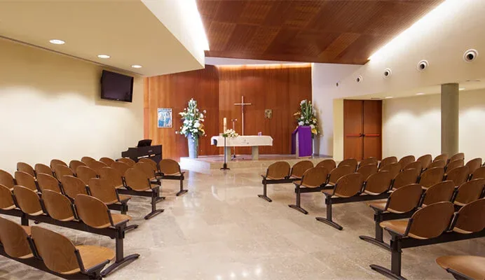Fachada y acceso de Tanatorio de Sant Boi, Baix Llobregat