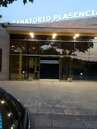 Fachada y acceso de Crematorio de Plasencia Iniciativas Alcaesar