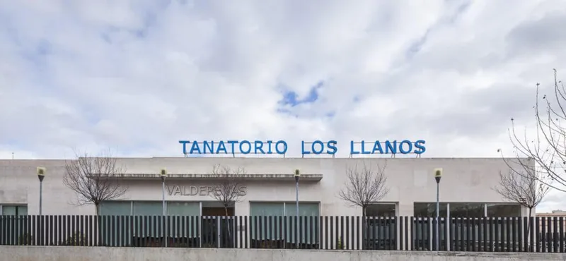 Fachada y acceso de Tanatorio en Valdepeñas