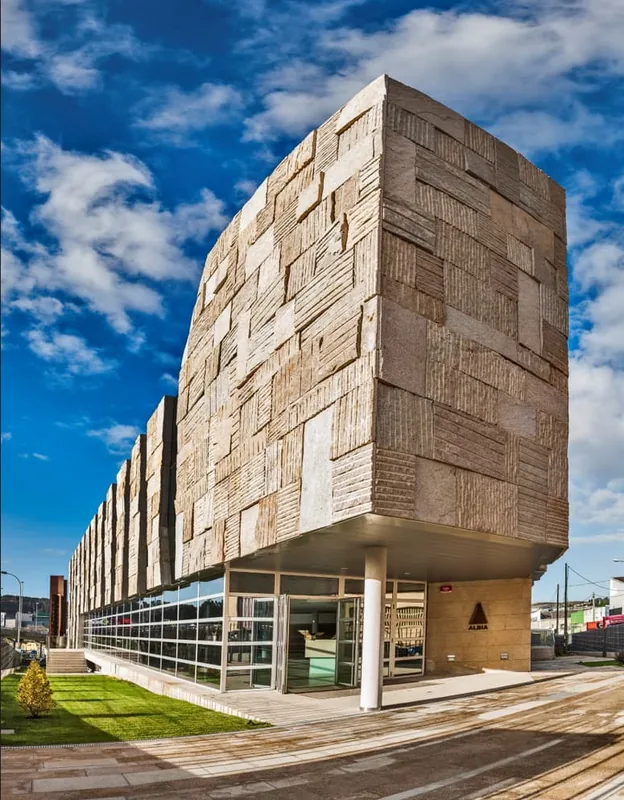 Fachada de Tanatorio-crematorio en A Coruña