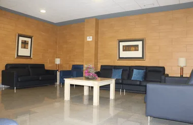Fachada y acceso de Tanatorio Jaén y servicios funerarios