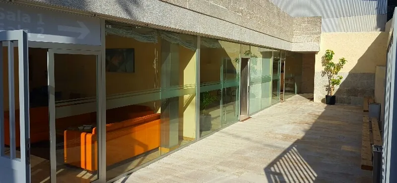 Fachada y acceso de Tanatorio Porriño, Pontevedra