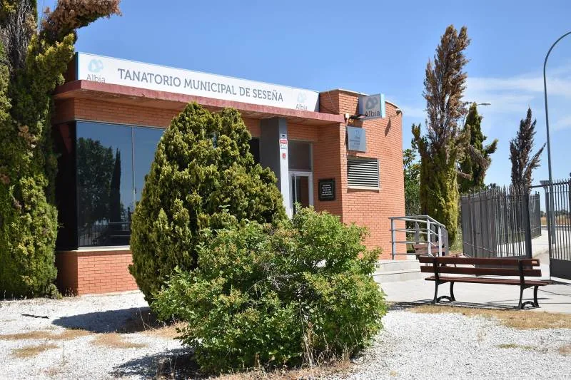 Fachada y acceso de Tanatorio municipal de Seseña