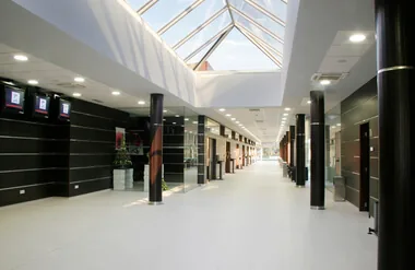Instalaciones interiores de Tanatorio Santiago de Compostela. Servicios Funerarios Santiago de Compostela, La Coruña.