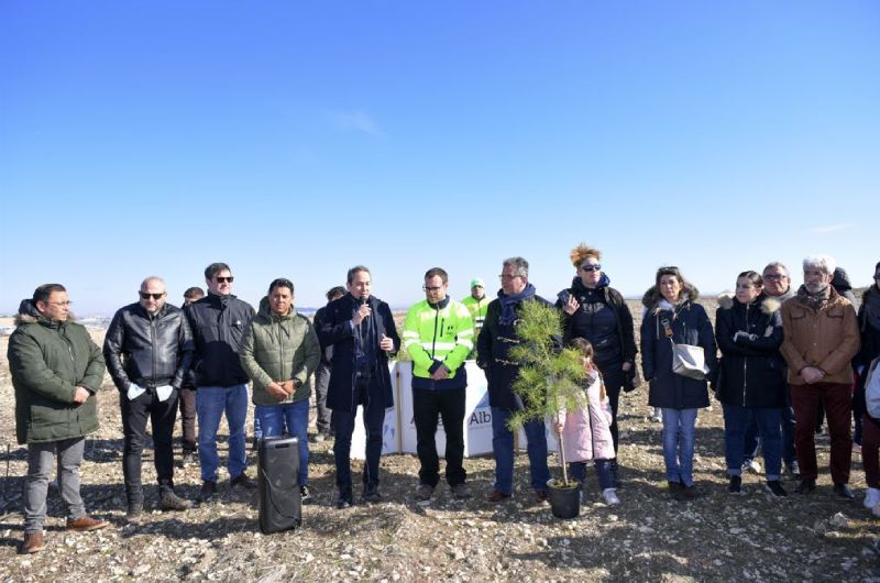 la iniciativa de reforestación bosque albia vuelve a madrid con una nueva plantación en parla