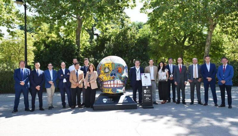 la exposición de arte urbano mexicráneos llega al parque de el retiro de madrid  2