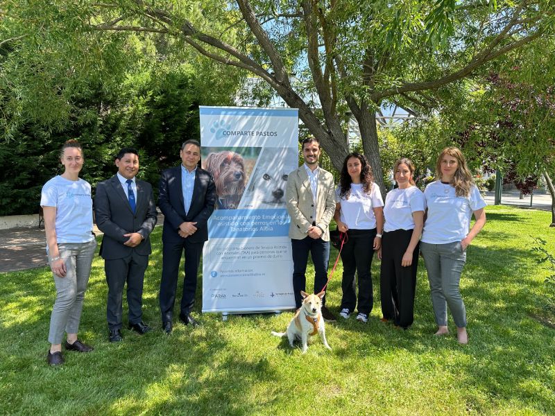 grupo albia lanza comparte paseos el programa de terapia asistida con animales pionero en el sector funerario en españa